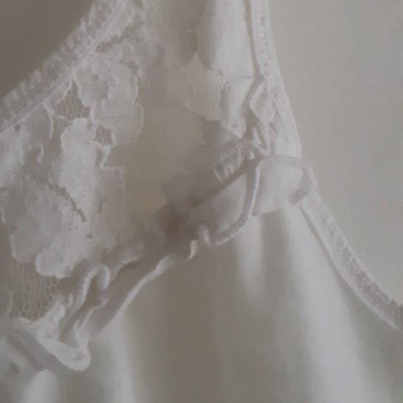 Gilly Hicks Tank Top Ruffles - Picture 4 of 7